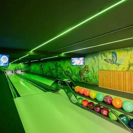 Отель Panorama Wettiner Hoehe 4*