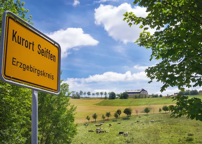 فندق Panorama Wettiner Hoehe سيفن