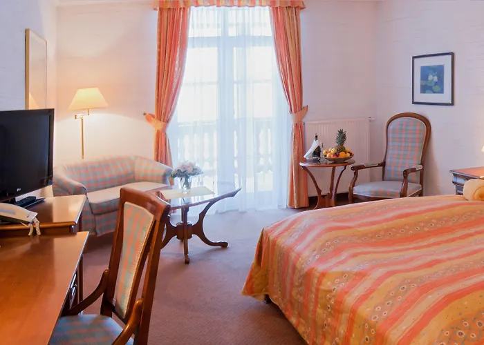 فندق Panorama Wettiner Hoehe